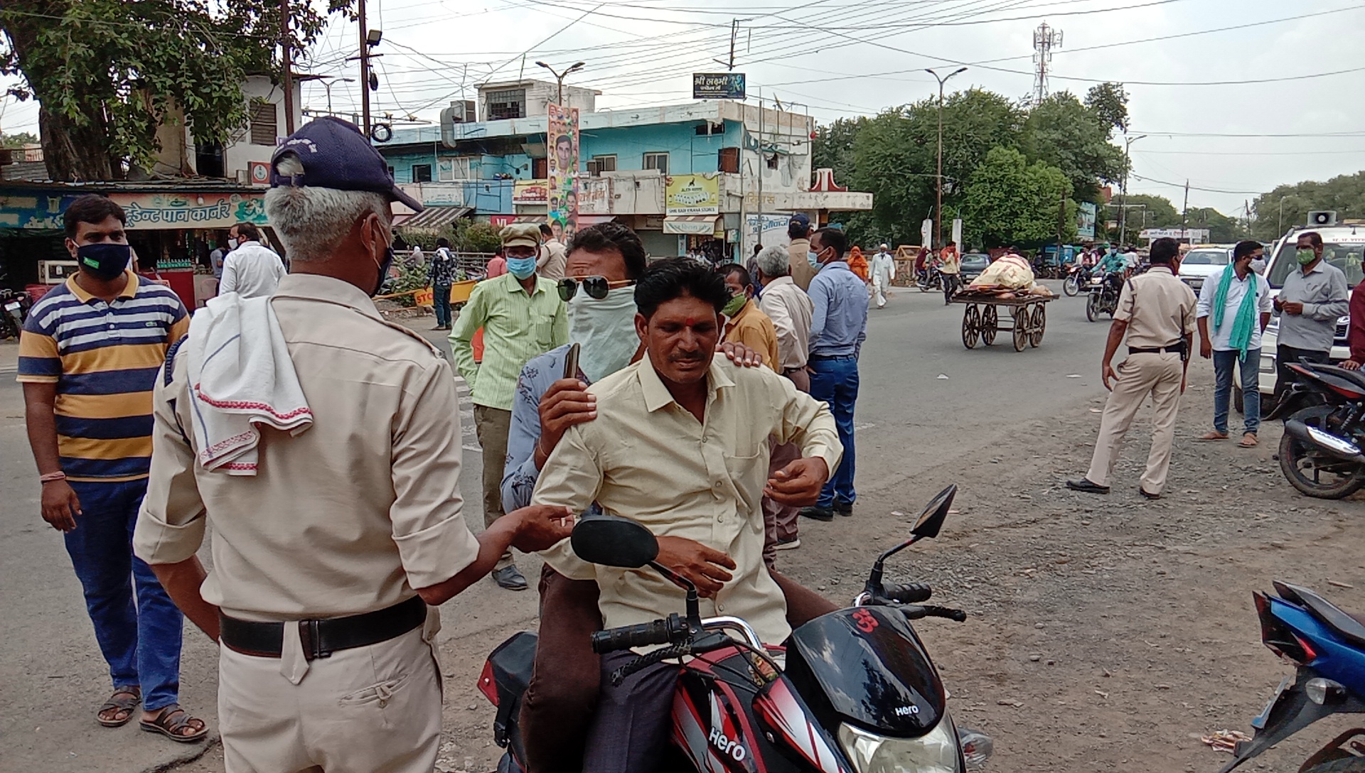 मास्क नहीं लगाने पर 32 को अस्थाई जेल भेजा और कई लोगों के चालान काटे गए