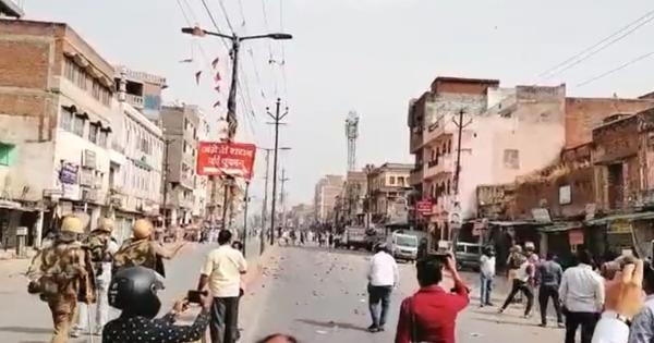 पीएम के दौरे के बीच कानपुर में बवाल, पत्थरबाजी के बाद पुलिस ने किया लाठीचार्ज 