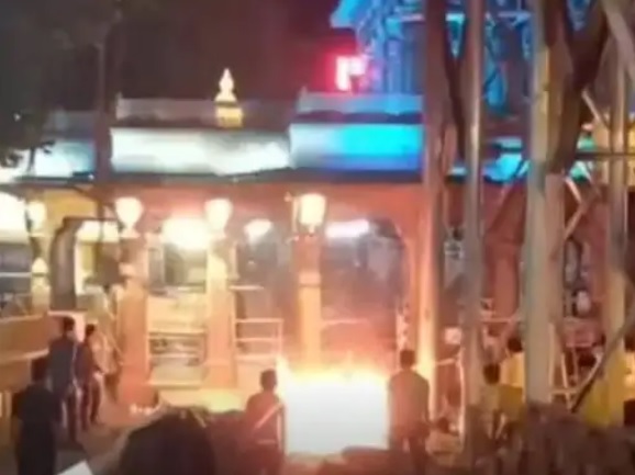  महाकाल मंदिर में भड़की चिंगारी, आग पर पाया काबू