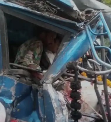 सिमरोल में फिर हादसा, आमने-सामने से टकराई दो यात्री बसें, 25 न्यात्री घायल