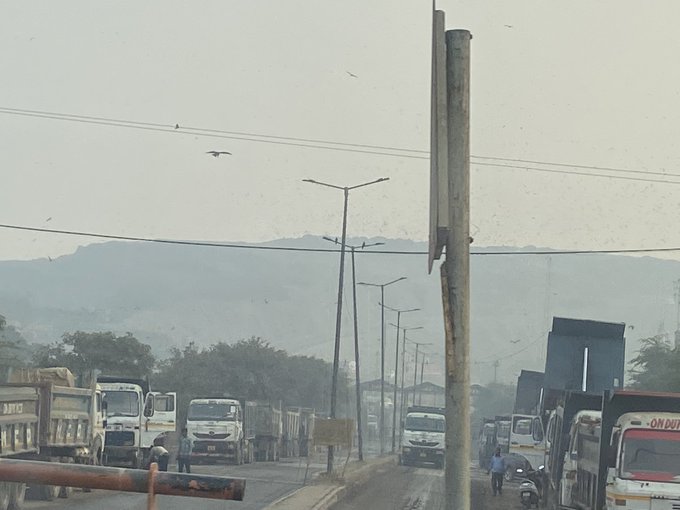 दिल्ली में दम घोंट रही हवा, ठंड के साथ कोहरे ने डाला डेरा
